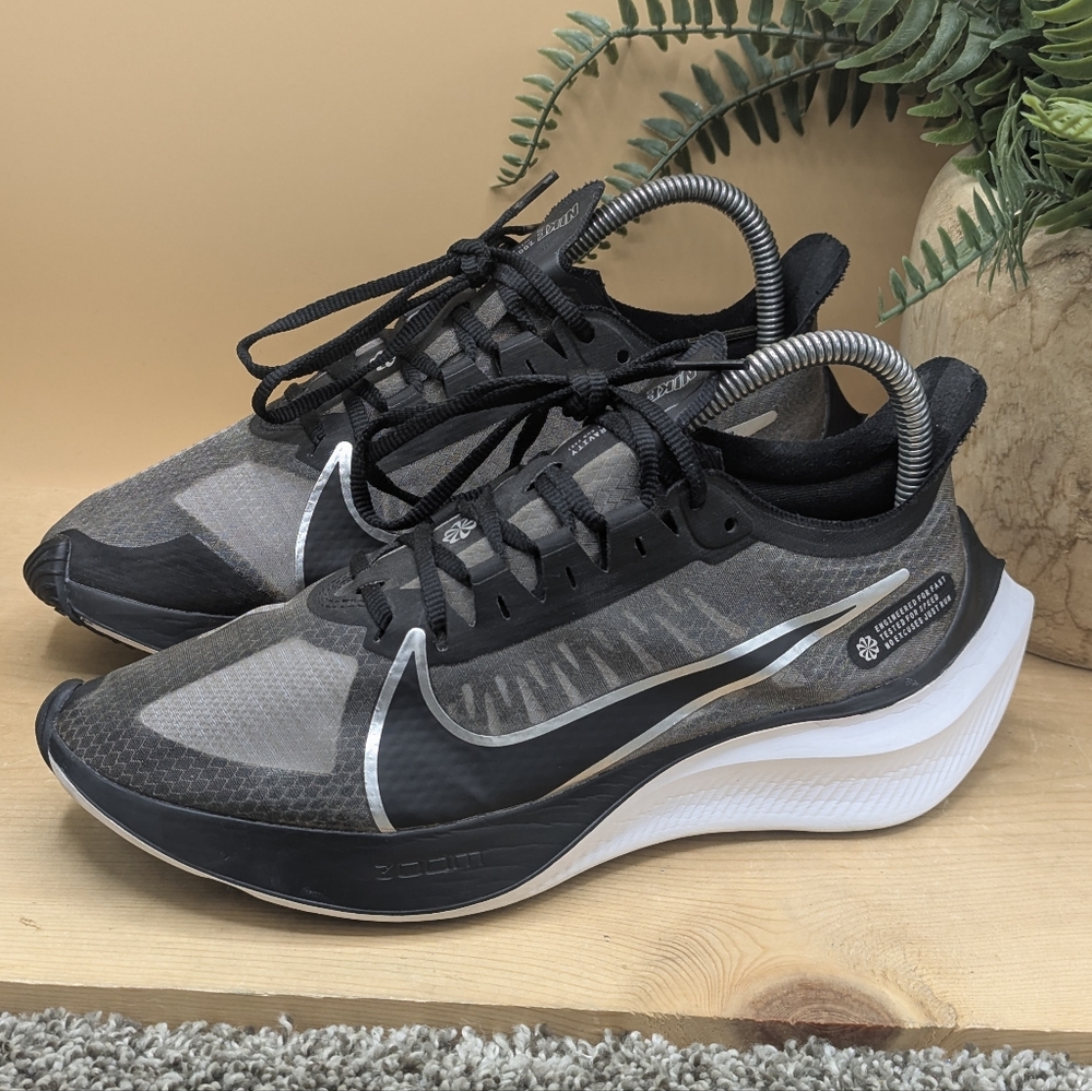 Nike Invincible Zoom Gravity 3 Women's Size 8 Running Shoes Casual Walking
